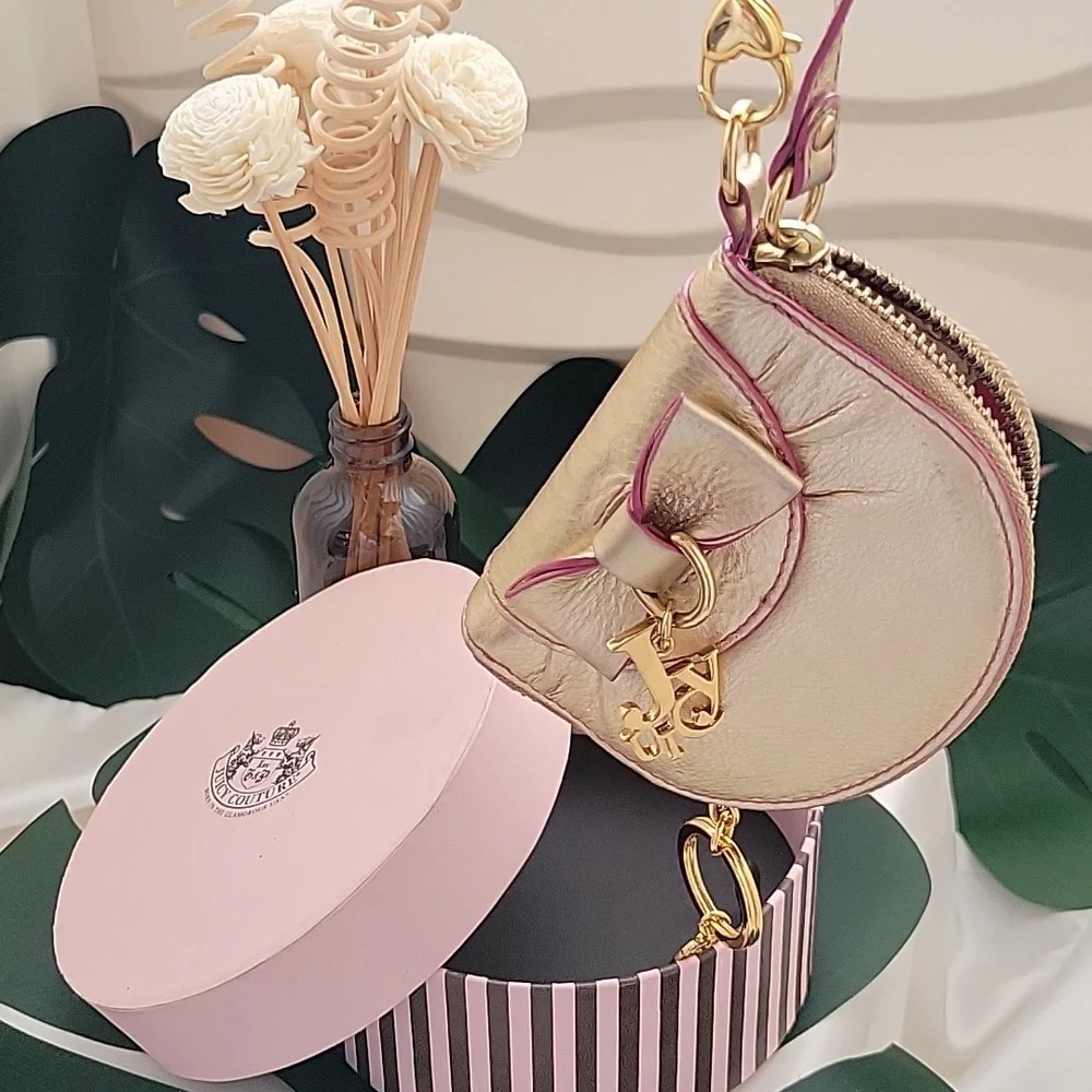 ✨️JUICY COUTURE✨️ gold and Pink Wristlet, W/box. - Picture 3 of 6